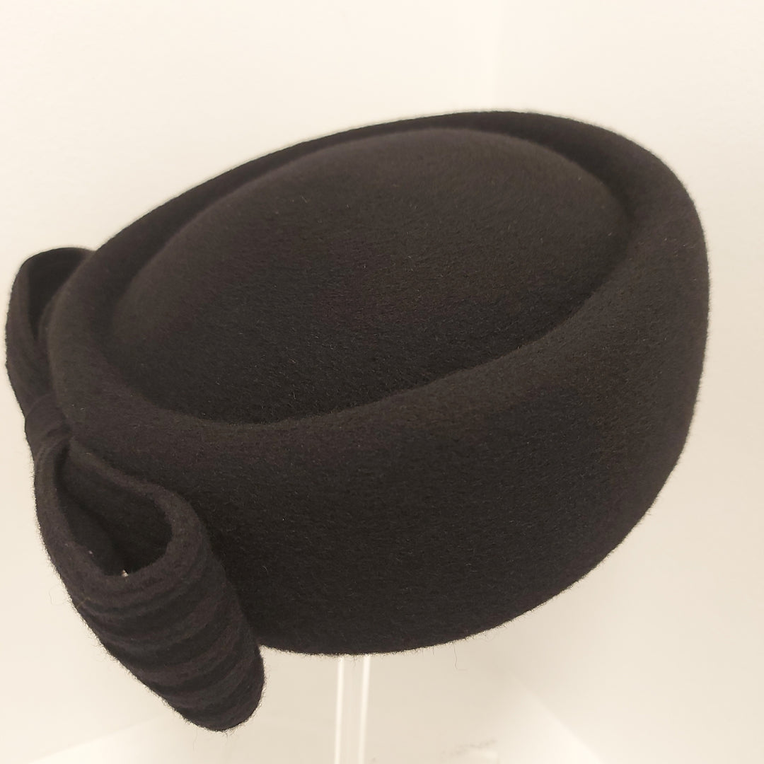 060/420 Black Wool Felt Pill Box-